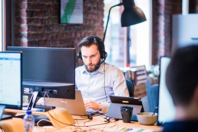 selective focus photo of man in official shirt sitting in 2451645 1024x684 670x446 - How Not To Get Burned: A Business Executive's Guide to Setting Up A Business Network And Choosing The Right IT Company For The Job.